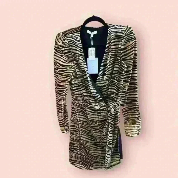 NWT- WAYF Womens Mylene Velvet Tiger Print Wrap Dress Size Small - Picture 2 of 3